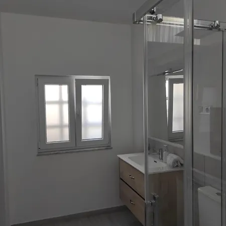 Area Pequena 2 Apartamento *